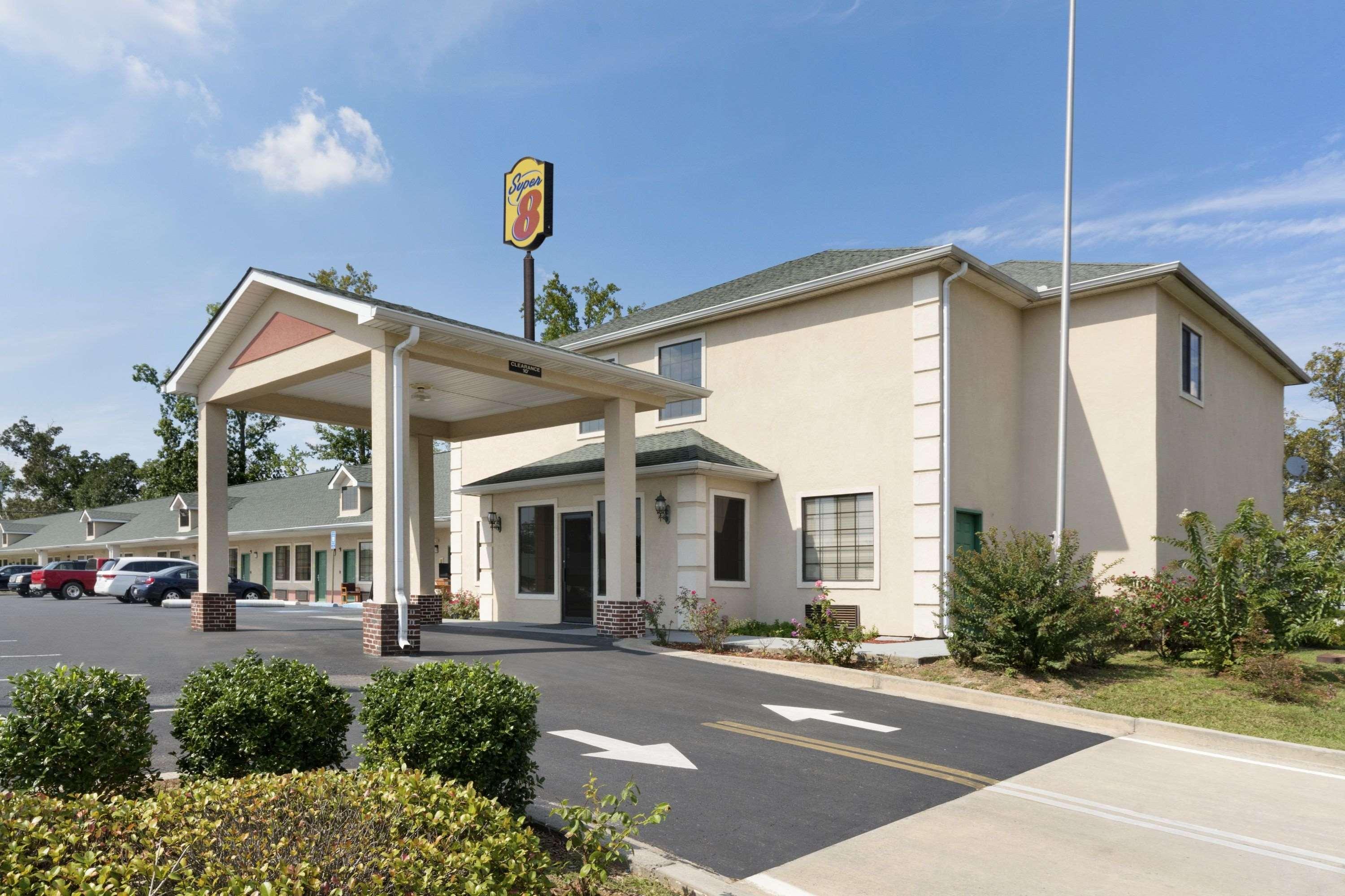 Super 8 By Wyndham Chatsworth/Dalton Exterior foto