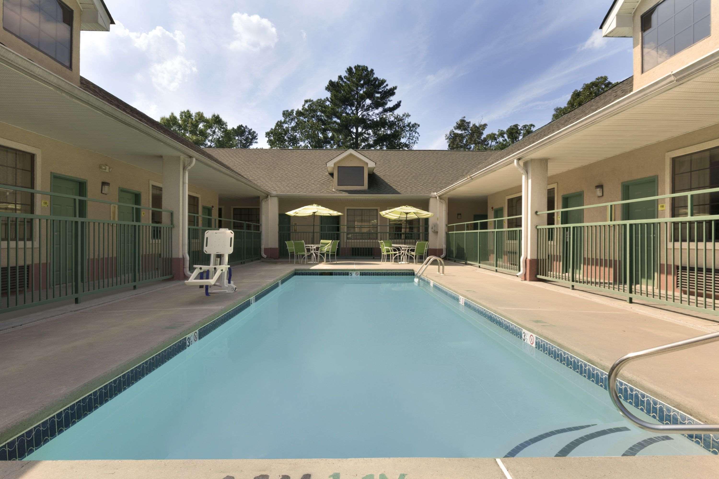 Super 8 By Wyndham Chatsworth/Dalton Exterior foto