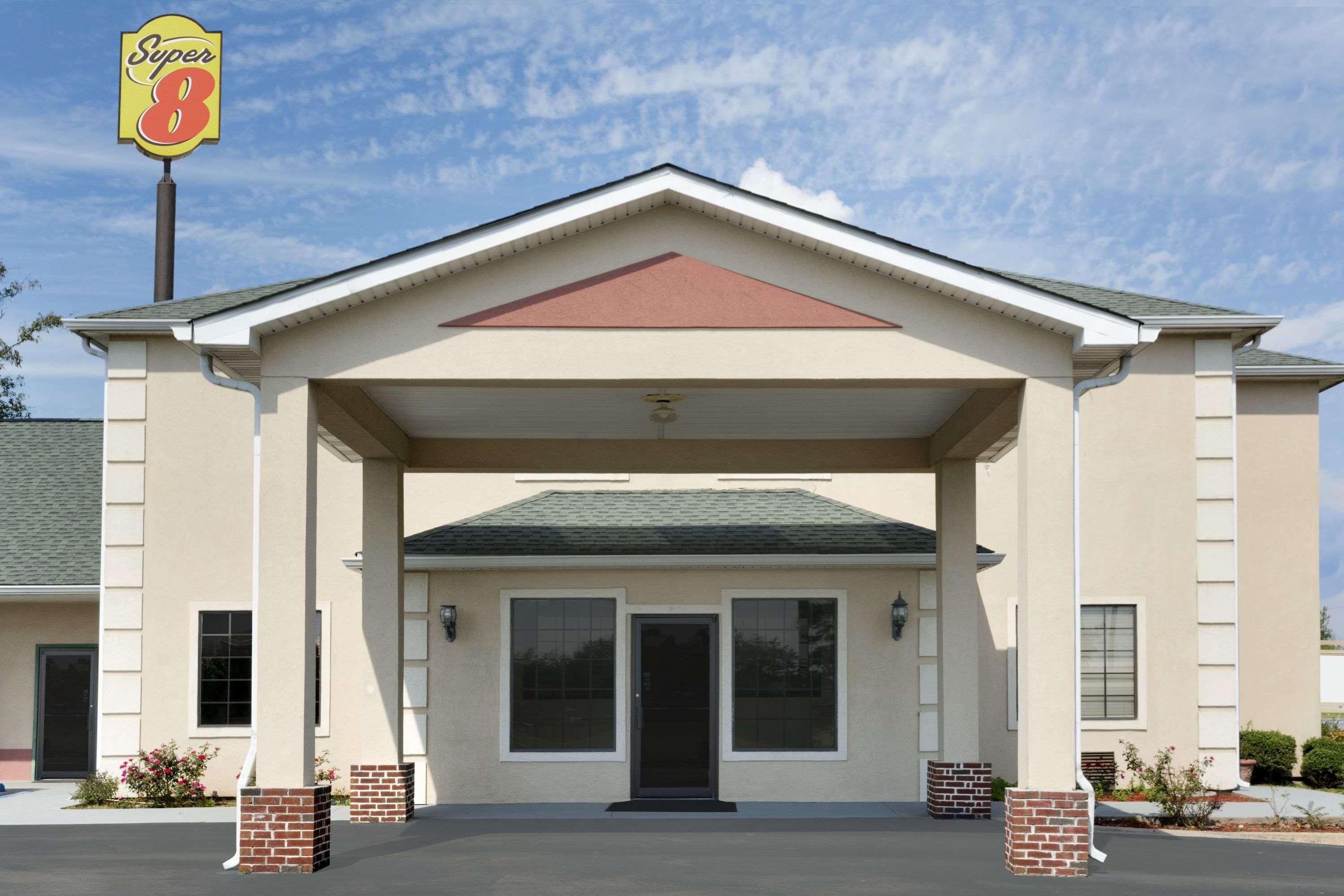 Super 8 By Wyndham Chatsworth/Dalton Exterior foto